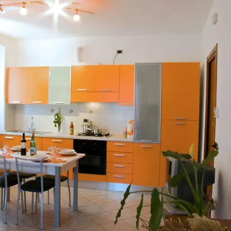 Orange Apartment *