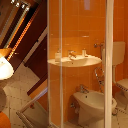 Orange *